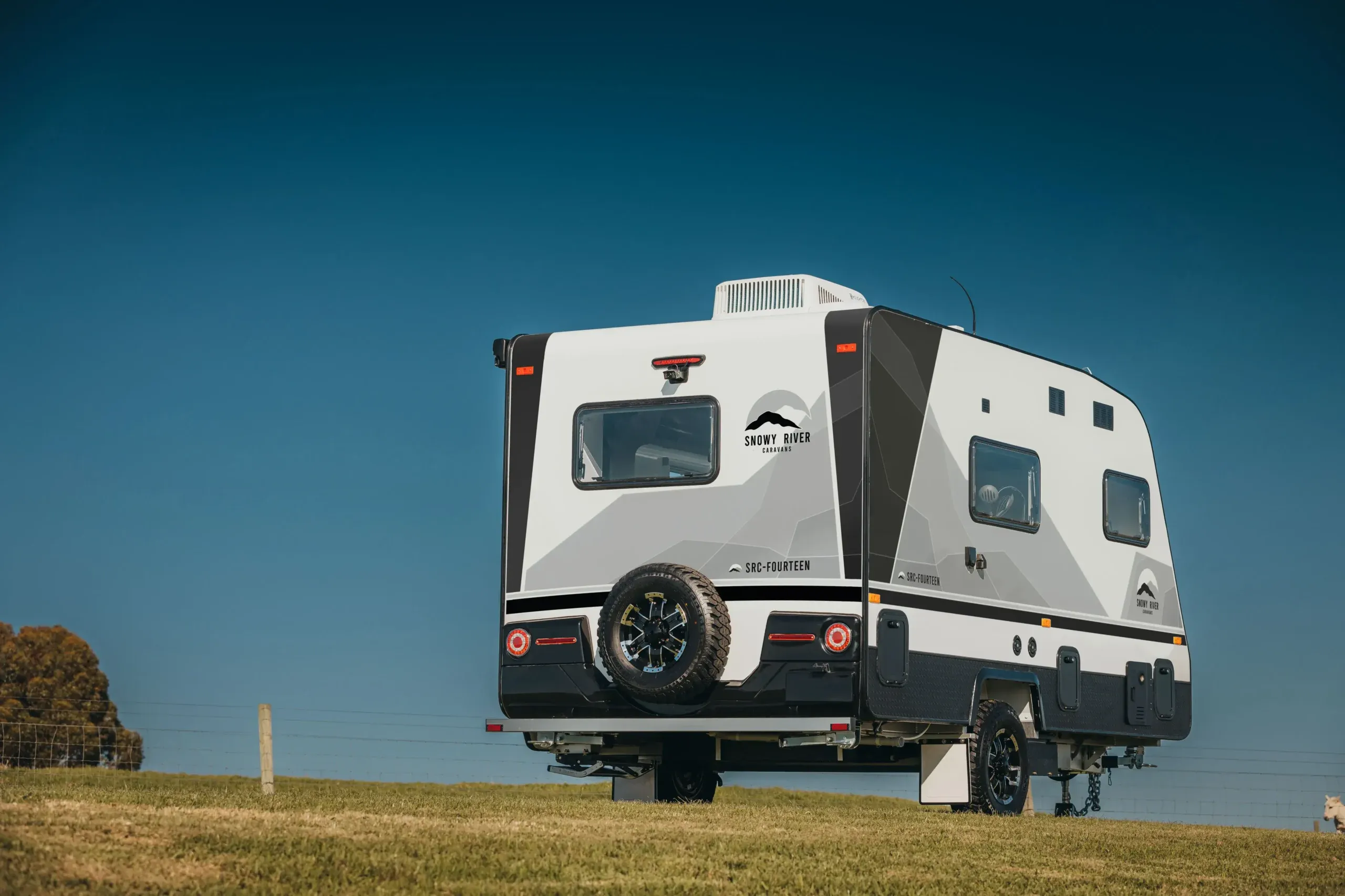 Small caravan exterior features