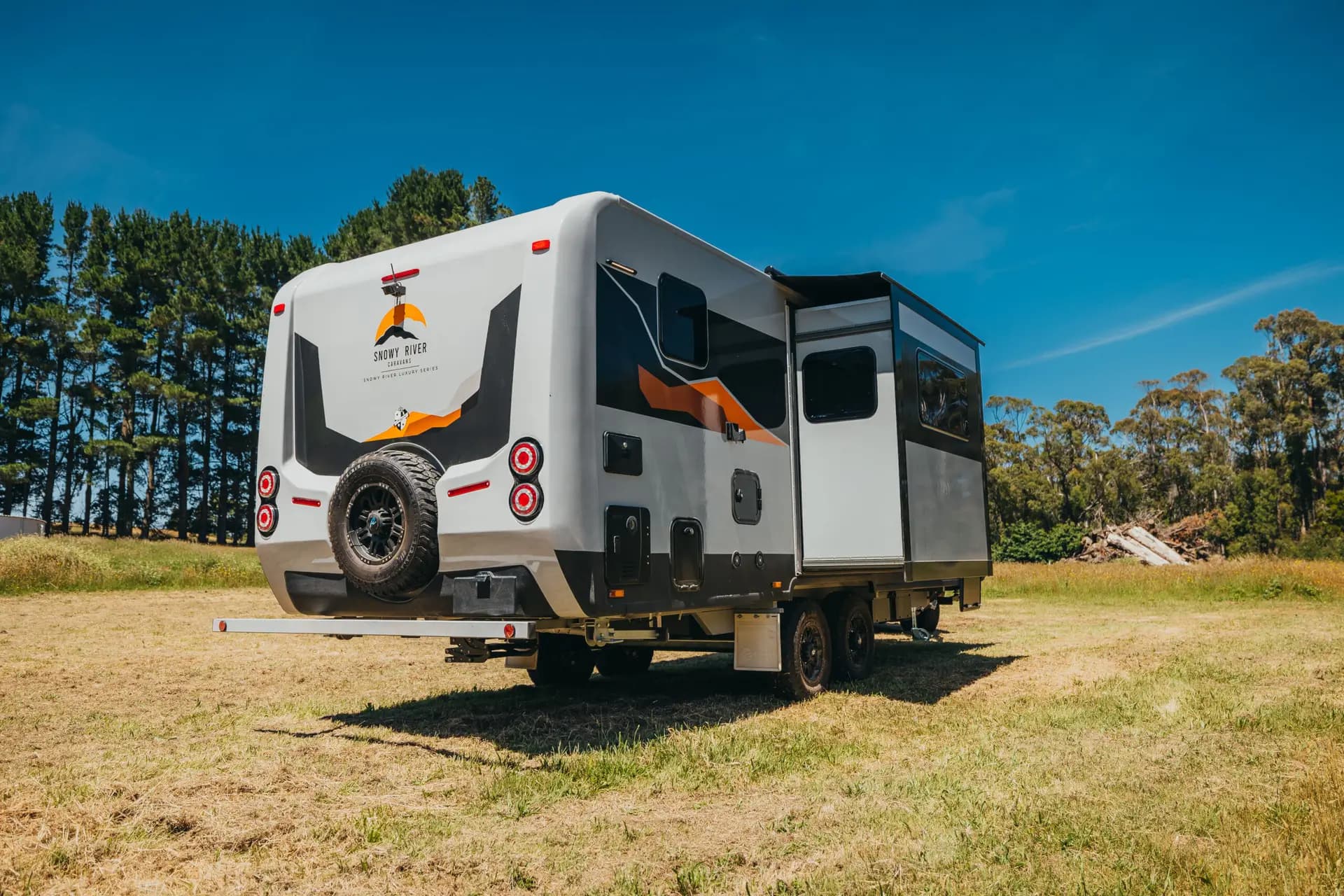 Slide-out caravan exterior features